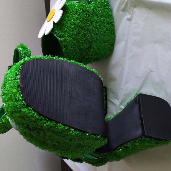 Its Always Greener Platform Heels - Picture 10 of 10